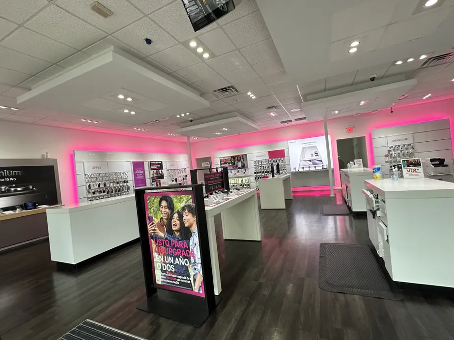  Interior photo of T-Mobile Store at Hwy 59 & W Bellfort, Houston, TX 