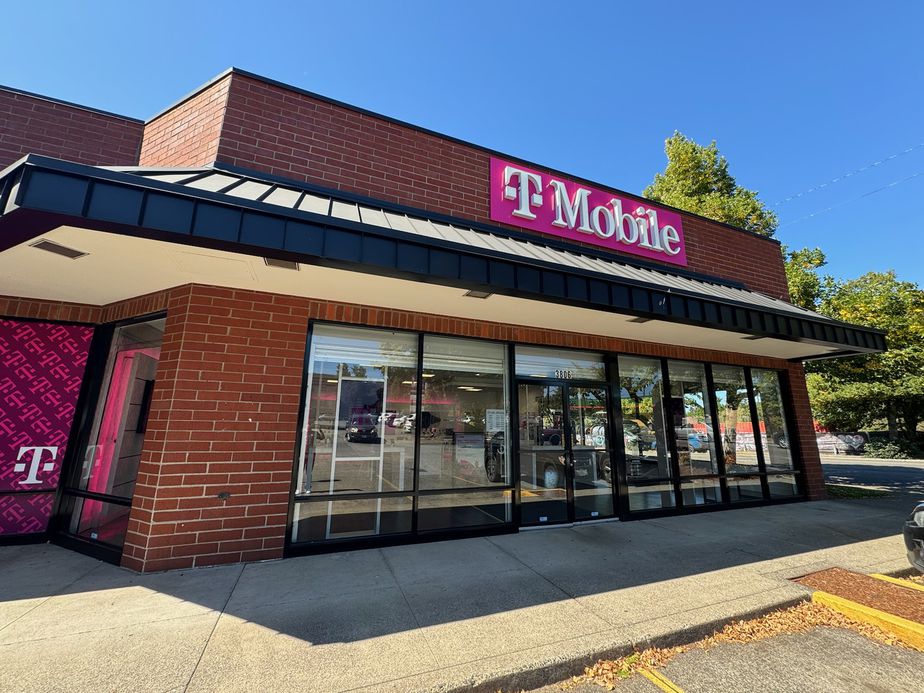 Exterior photo of T-Mobile Store at 39th and Powell, Portland, OR