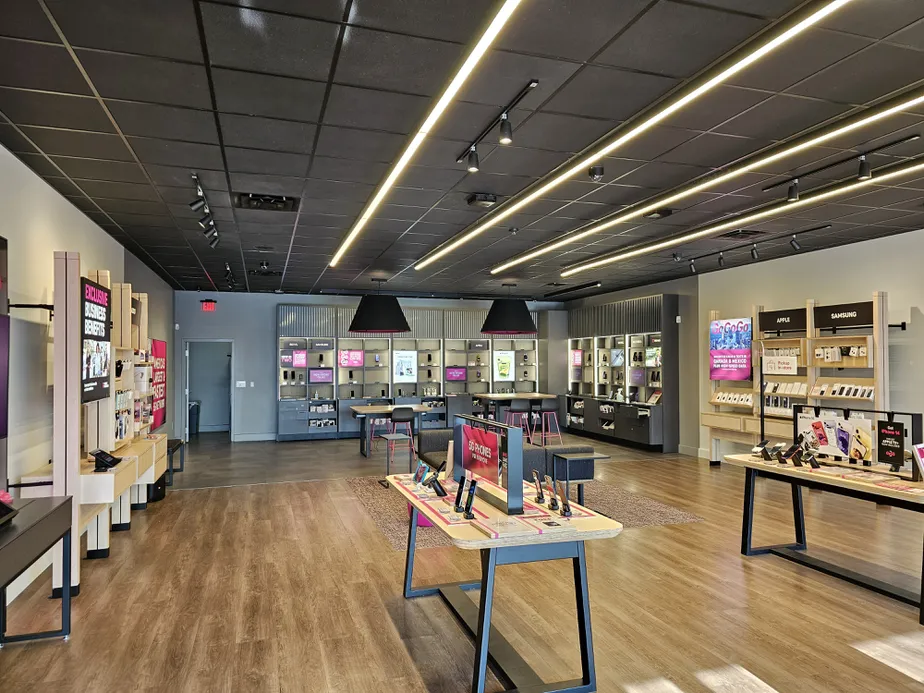 Interior photo of T-Mobile Store at SE Mltry Dr & City Base Lndg, San Antonio, TX