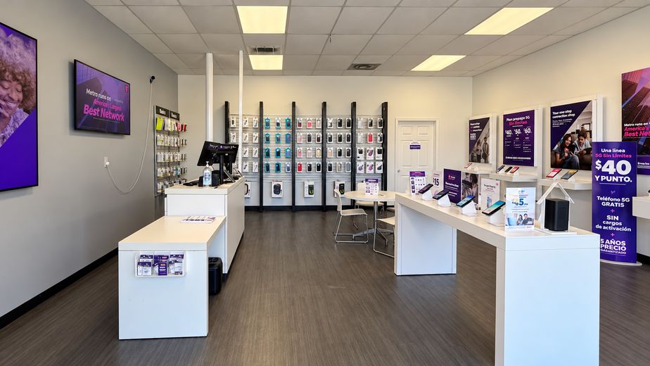 Metro by T-Mobile 5217 LOCKWOOD DR - 5217 LOCKWOOD DR 