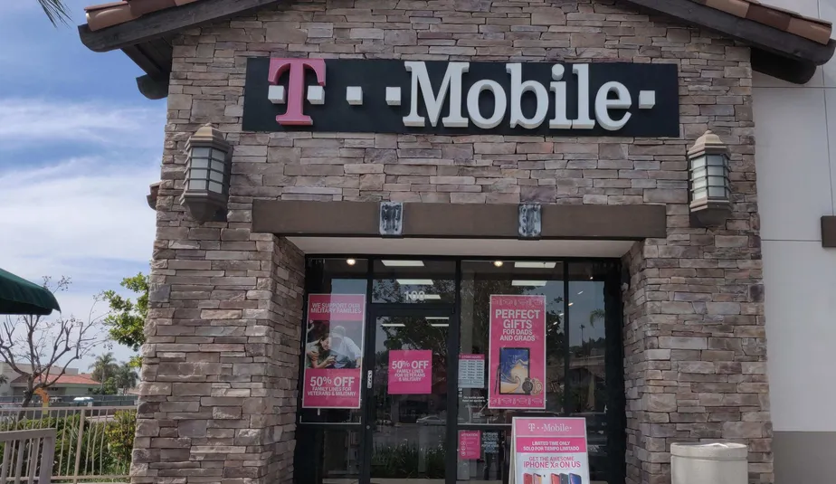  Exterior photo of T-Mobile store at E Vista Way & Monte Mar Rd, Vista, CA 