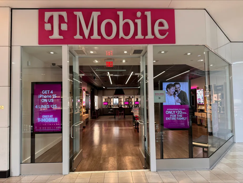  Exterior photo of T-Mobile Store at King Of Prussia Mall, King Of Prussia, PA 