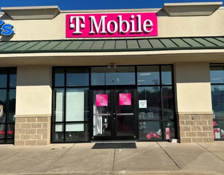  Exterior photo of T-Mobile Store at Forum Shops, Moulton, AL 