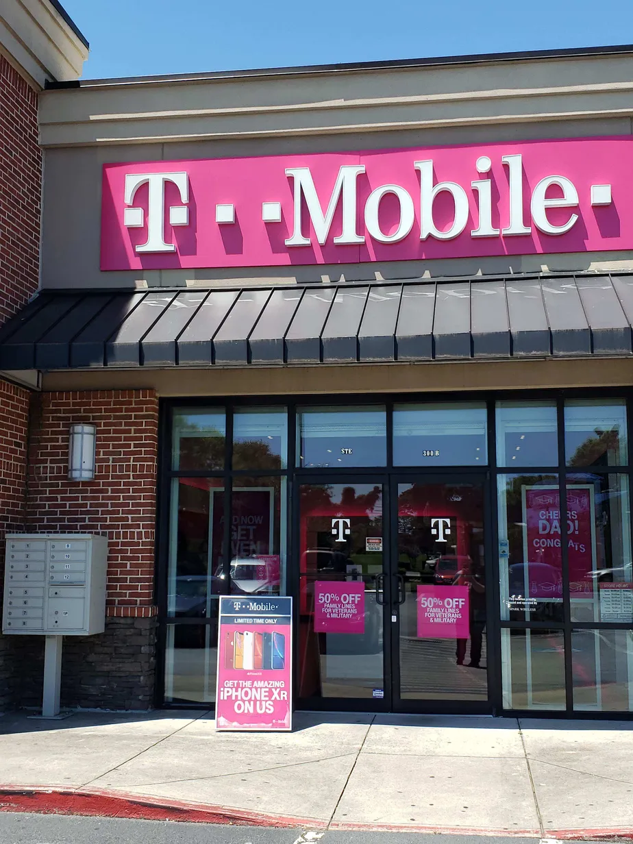 Exterior photo of T-Mobile store at Tara Blvd & Mcdonough Rd, Hampton, GA