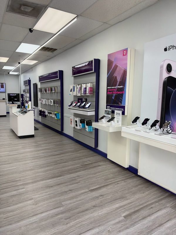 Metro by T-Mobile 3316 Shaver St - 3316 Shaver St 