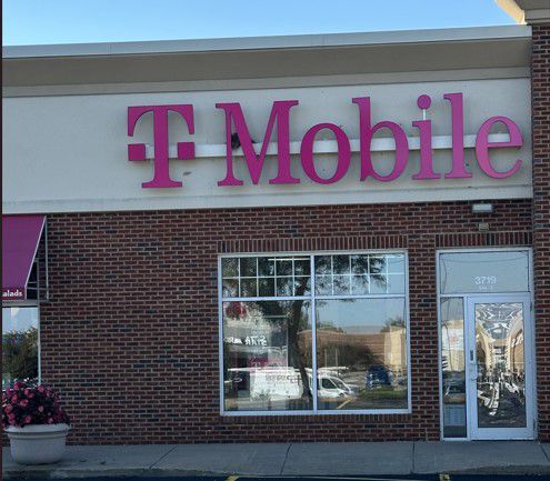 Exterior photo of T-Mobile Store at Calumet, Appleton, WI