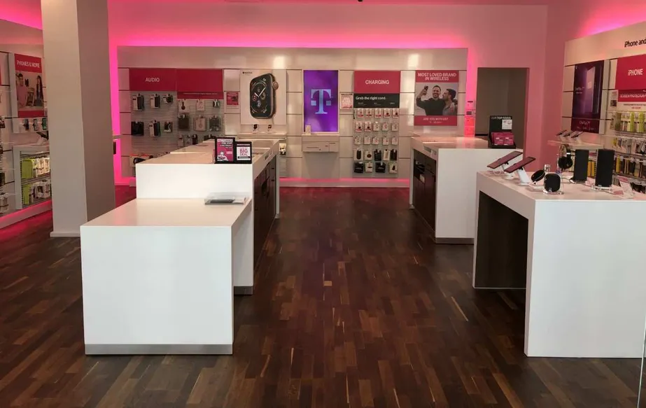 Interior photo of T-Mobile Store at Roosevelt Field Mall 5, Garden City, NY