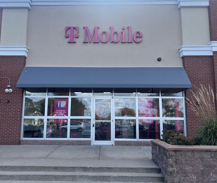 Exterior photo of T-Mobile Store at Charter Oak Marketplace, Hartford, CT