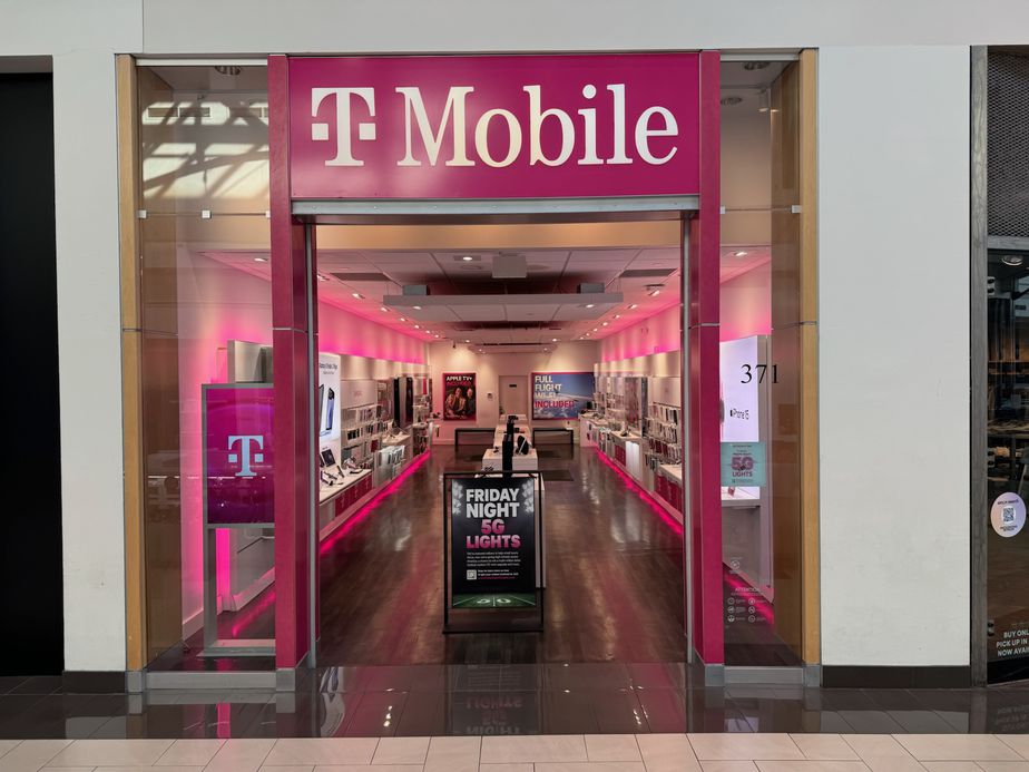 Exterior photo of T-Mobile Store at University Park Mall, Mishawaka, IN