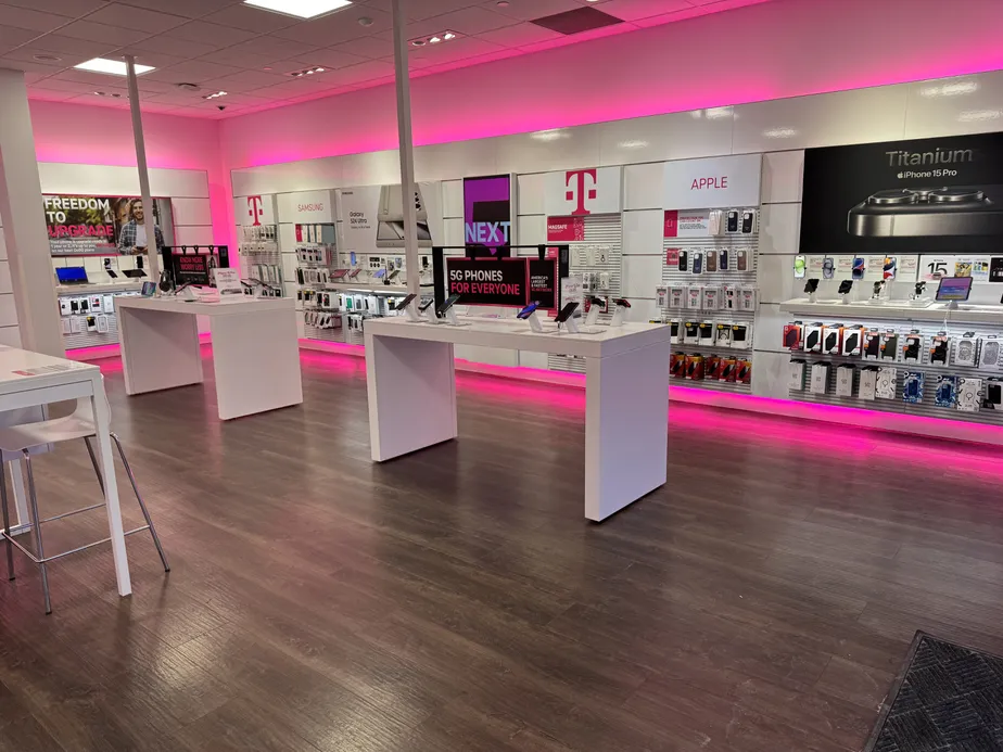  Interior photo of T-Mobile Store at Hudson Rd & Woodbury Dr, Woodbury, MN 