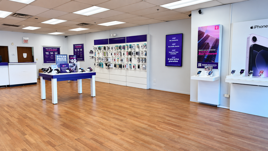 Metro by T-Mobile 521 W Lincoln Hwy - 521 W Lincoln Hwy 