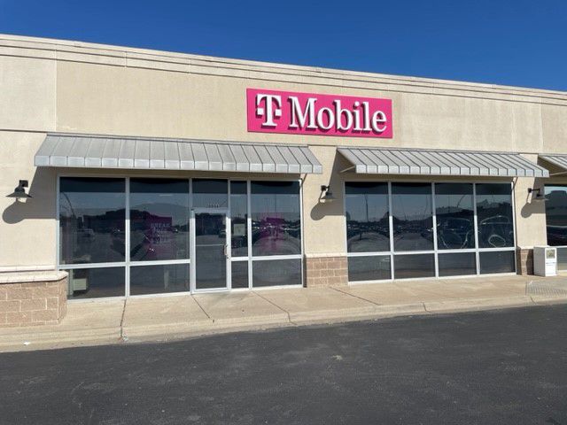 T-Mobile E Central TX Expy & SWS Young