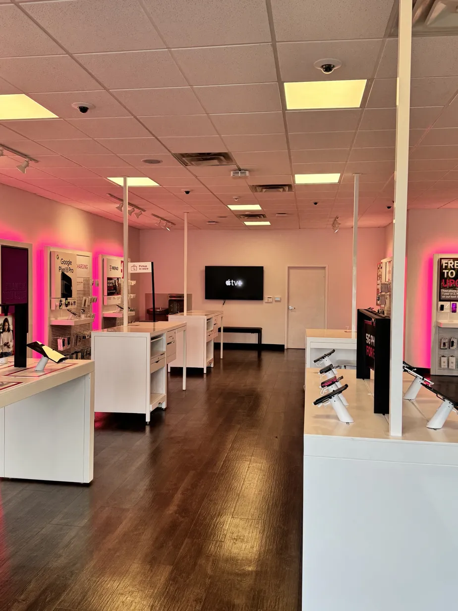  Interior photo of T-Mobile Store at Rivergate, Madison, TN 