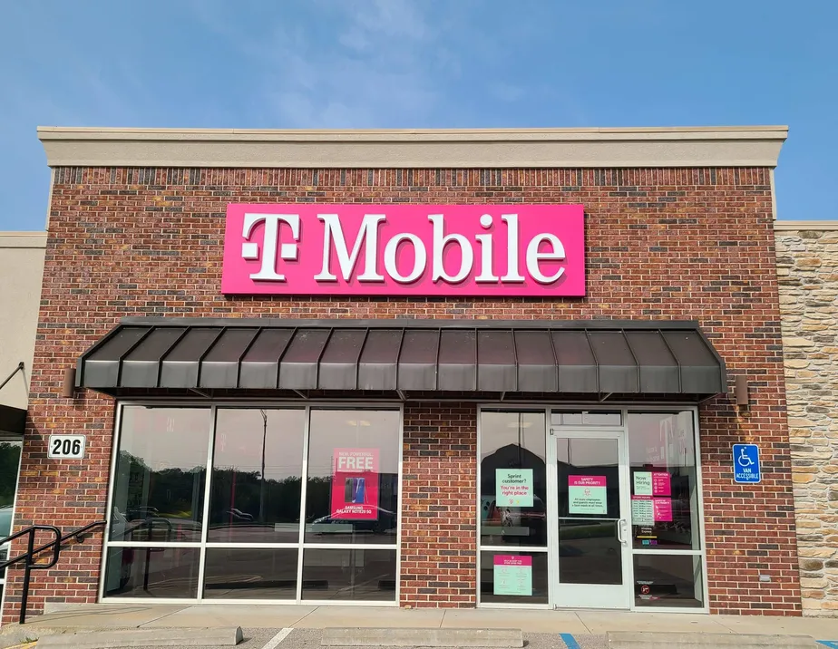 Exterior photo of T-Mobile store at S Bishop Ave & Ridgeview Rd, Rolla, MO