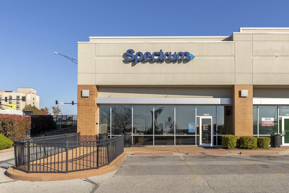 Spectrum - 1803 Maplewood Commons Dr 