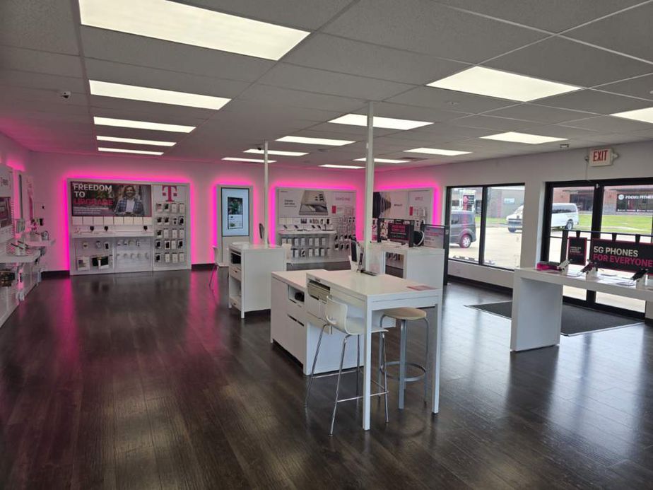 Interior photo of T-Mobile Store at E Parkway Dr & N Hampton Ave, Russellville, AR