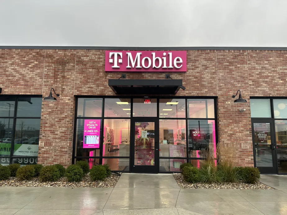  Exterior photo of T-Mobile Store at Morton & Simon, Franklin, IN 