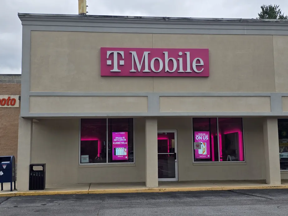  Exterior photo of T-Mobile Store at Thurmont Plaza, Thurmont, MD 