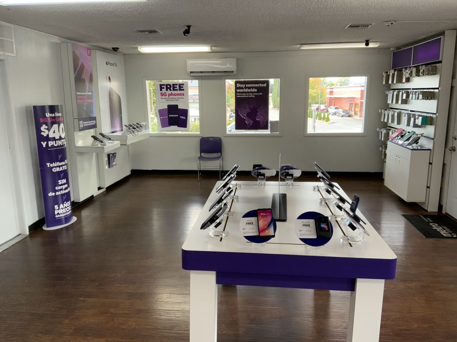 Metro by T-Mobile 201 NE Beacon Dr - 201 NE Beacon Dr