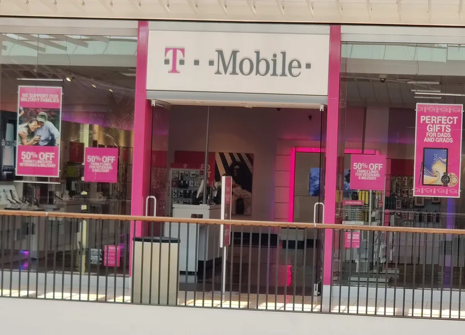 Foto del exterior de la tienda T-Mobile en Plymouth Meeting Mall 2, Plymouth Meeting, PA