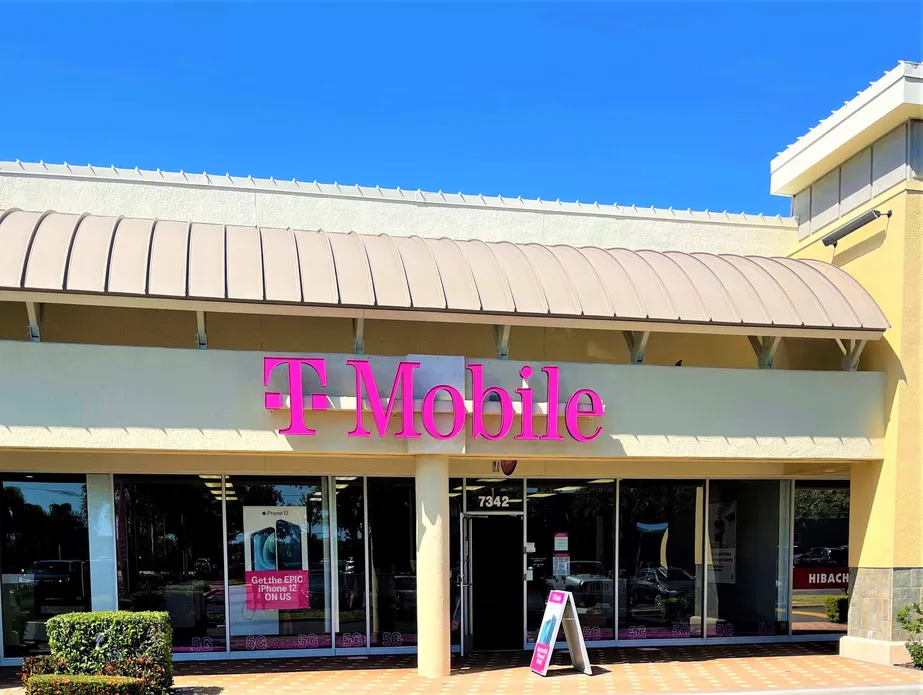 Exterior photo of T-Mobile store at Cortez Rd W & Fl 684, Bradenton, FL