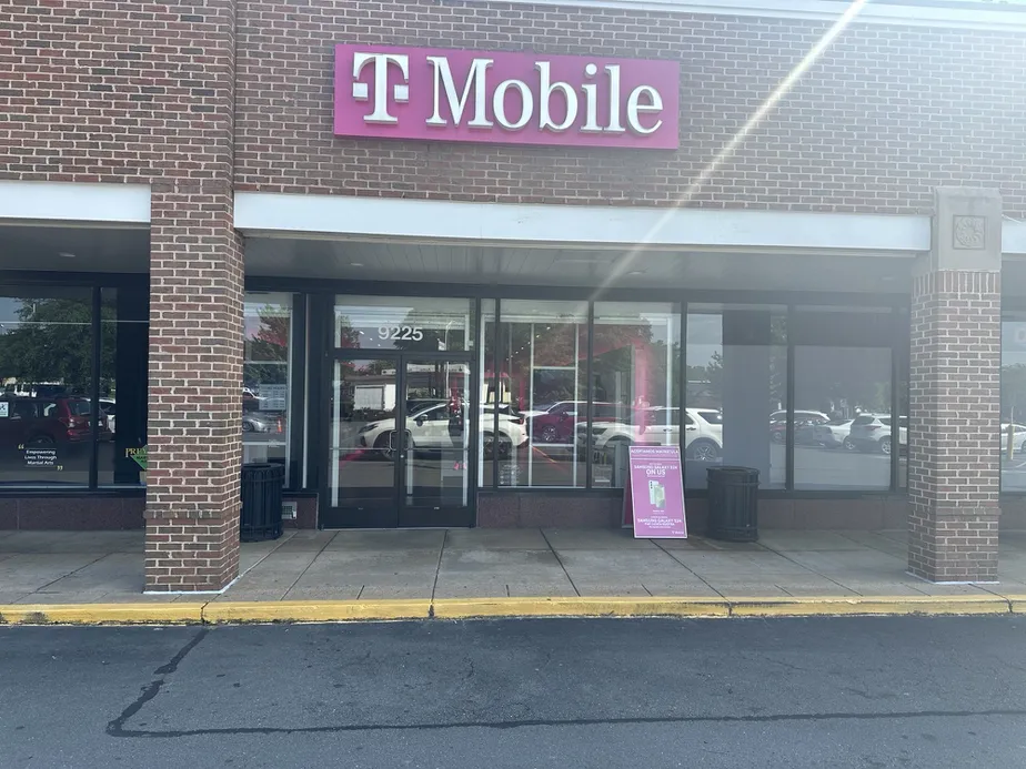  Exterior photo of T-Mobile Store at Sudley Rd & Rt 28, Manassas, VA 