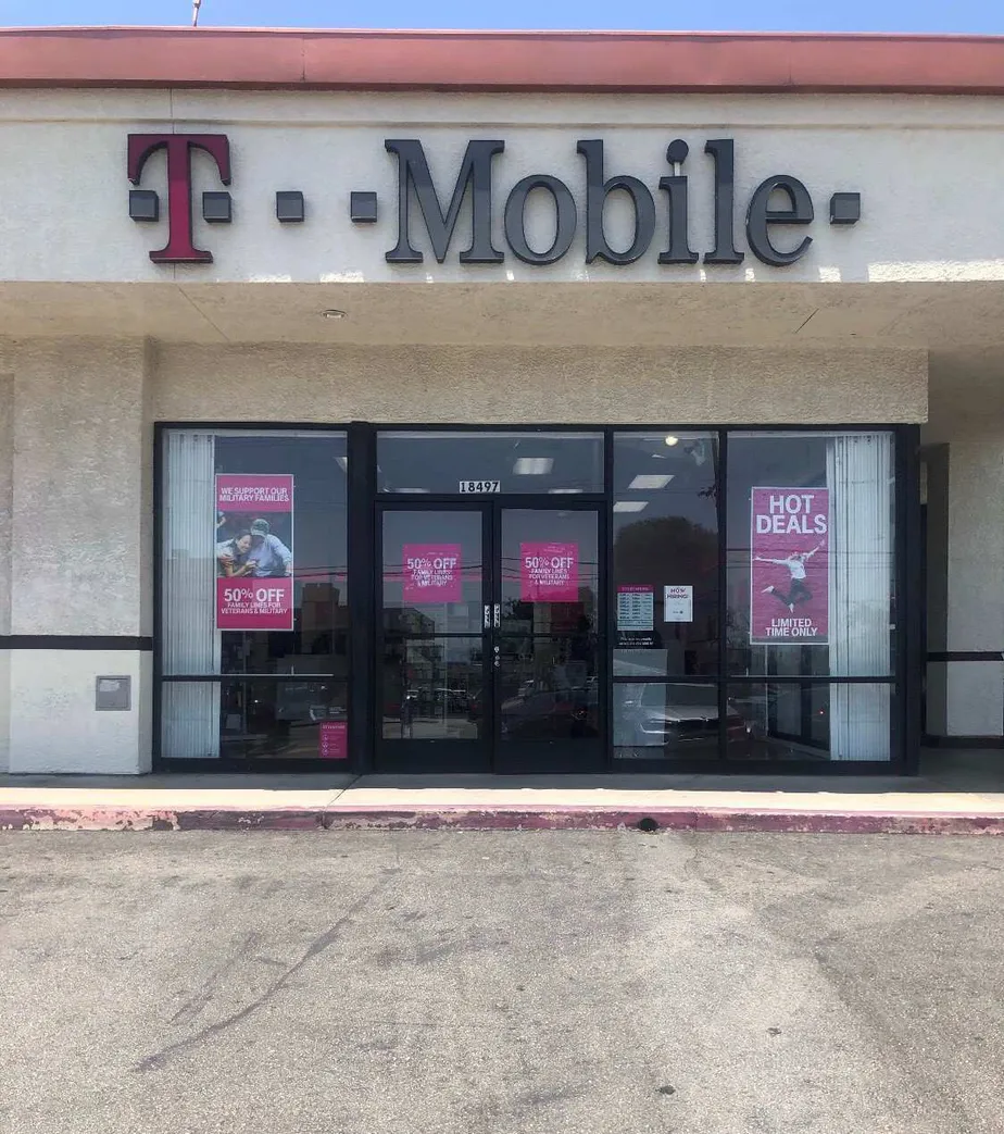  Exterior photo of T-Mobile store at Nordhoff & Reseda, Northridge, CA 