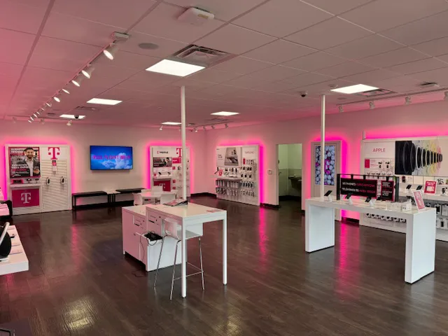  Interior photo of T-Mobile Store at Boulder Plaza, Ruidoso, NM 