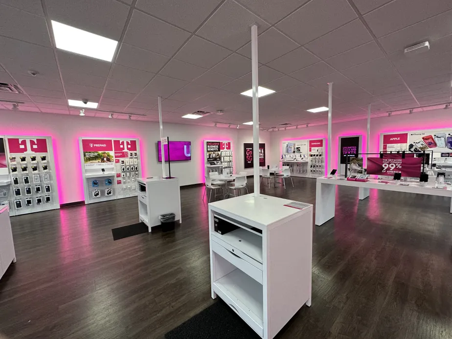 Interior photo of T-Mobile Store at N Bluff Dr & University Ave, Fulton, MO