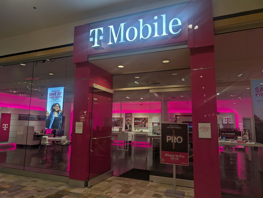 Exterior photo of T-Mobile Store at Flatiron Crossing, Broomfield, CO