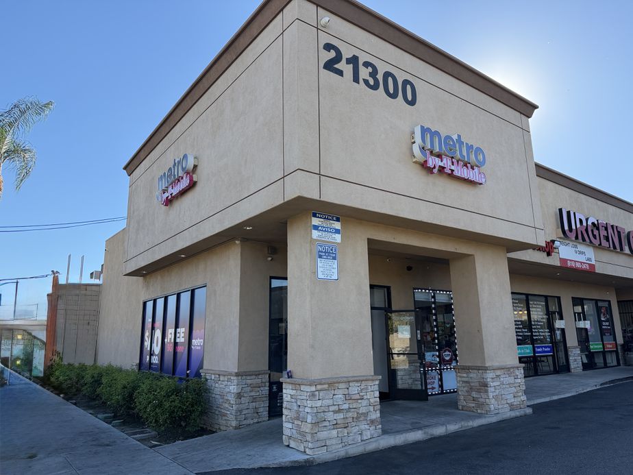 Metro by T-Mobile 21300 Sherman Way - 21300 Sherman Way 