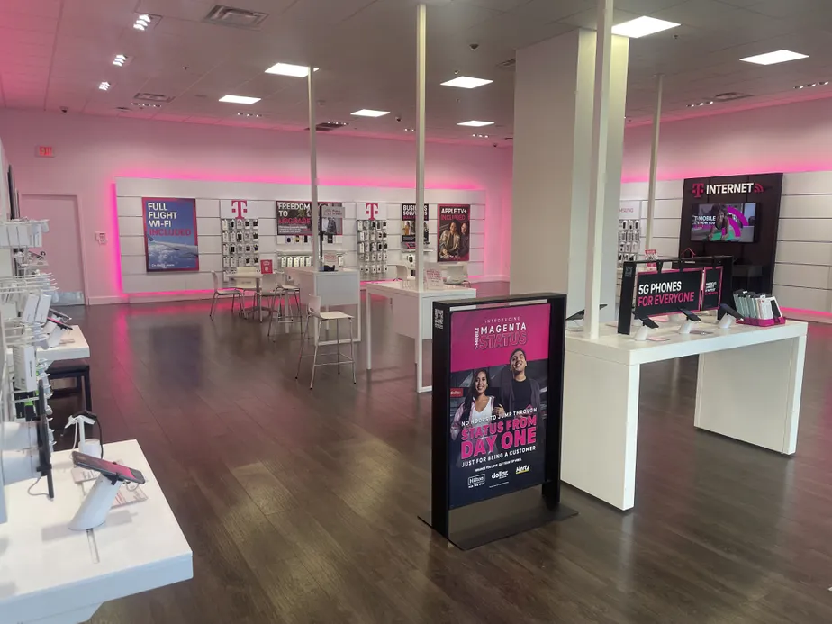  Interior photo of T-Mobile Store at Peachtree & 6th, Atlanta, GA 