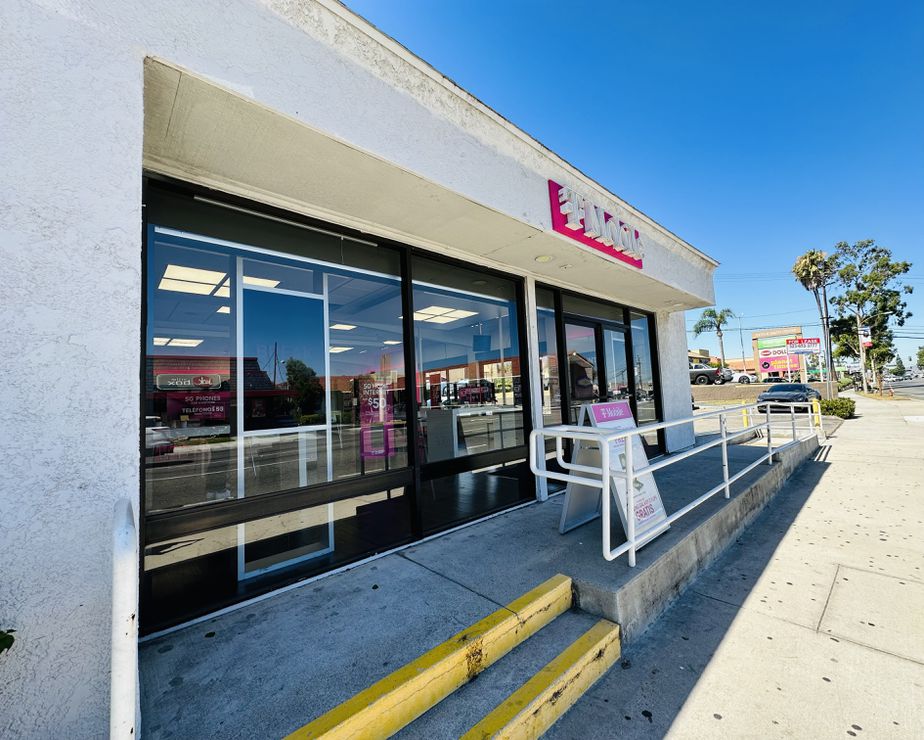 Exterior photo of T-Mobile Store at 6th & Smith, Corona, CA