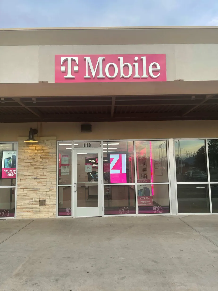 Exterior photo of T-Mobile store at E Hwy 90 & Queens Way, Sierra Vista, AZ