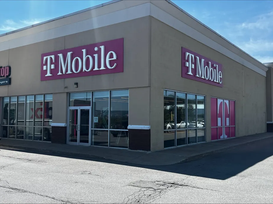 Foto del exterior de la tienda T-Mobile en Dickson City on Commerce Blvd, Dickson City, PA