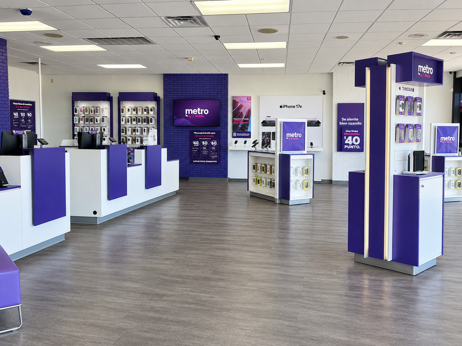 Metro by T-Mobile 5010 S. Hulen - 5010 S. Hulen 