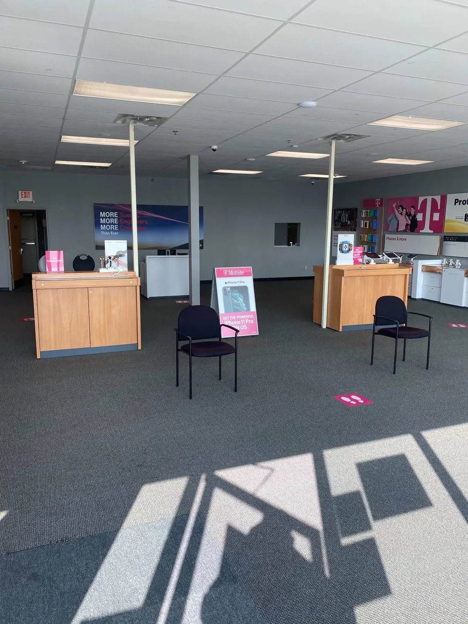  Interior photo of T-Mobile Store at Sean Dr & OH-53, Fremont, OH 