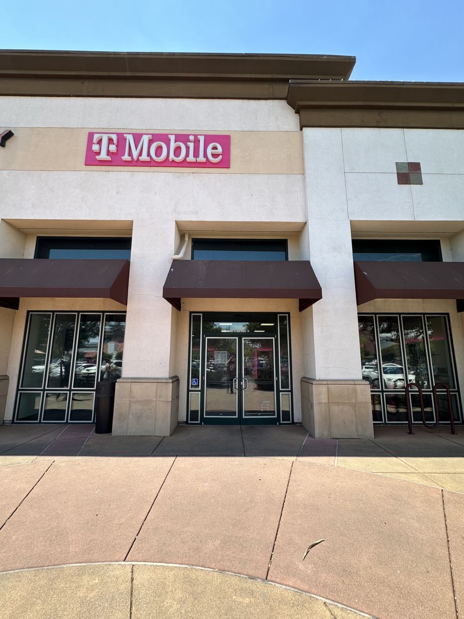  Exterior photo of T-Mobile Store at Gateway Courtyard, Fairfield, CA 