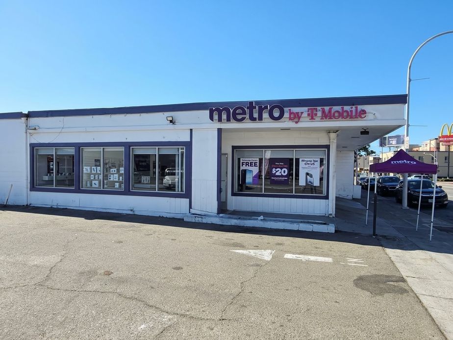 Metro by T-Mobile 2330 Macdonald Ave - 2330 Macdonald Ave 