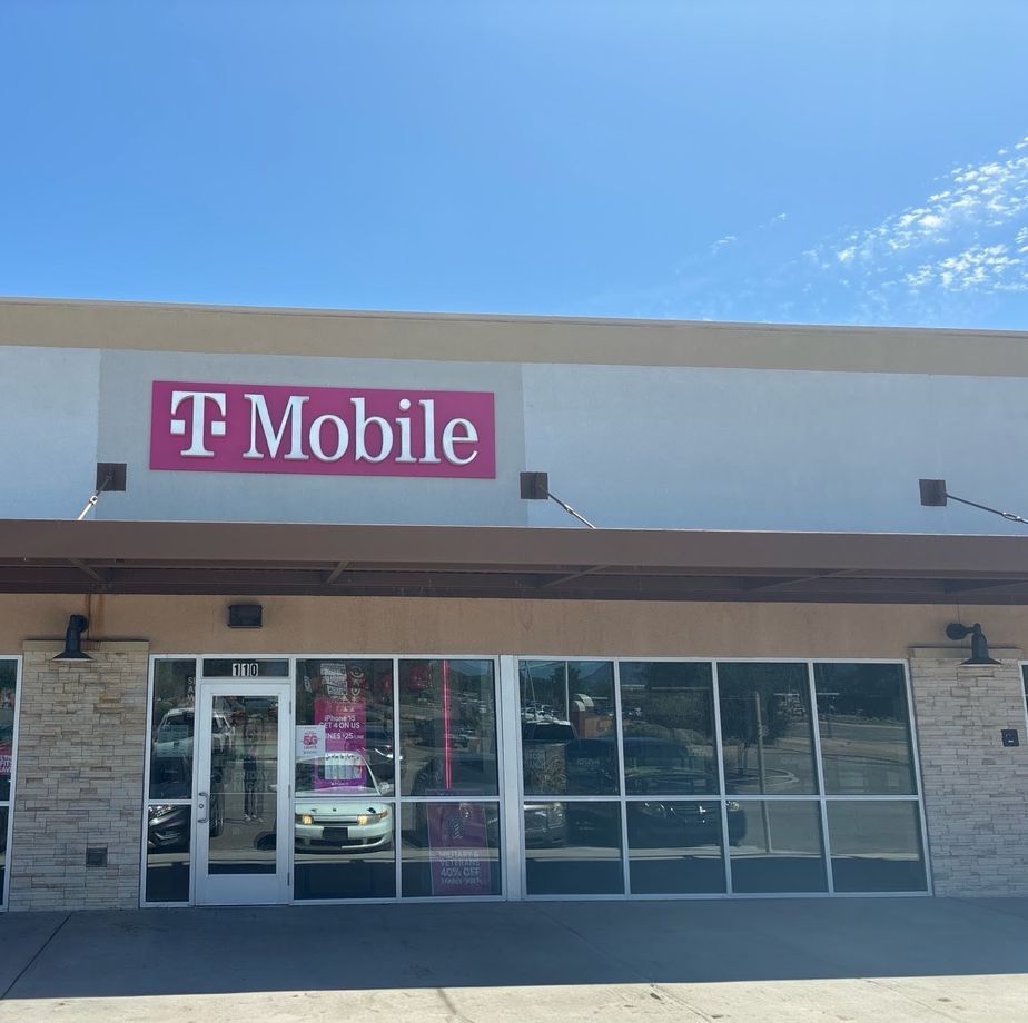 Exterior photo of T-Mobile Store at Cochise Crossroads Shpg Ctr, Sierra Vista, AZ