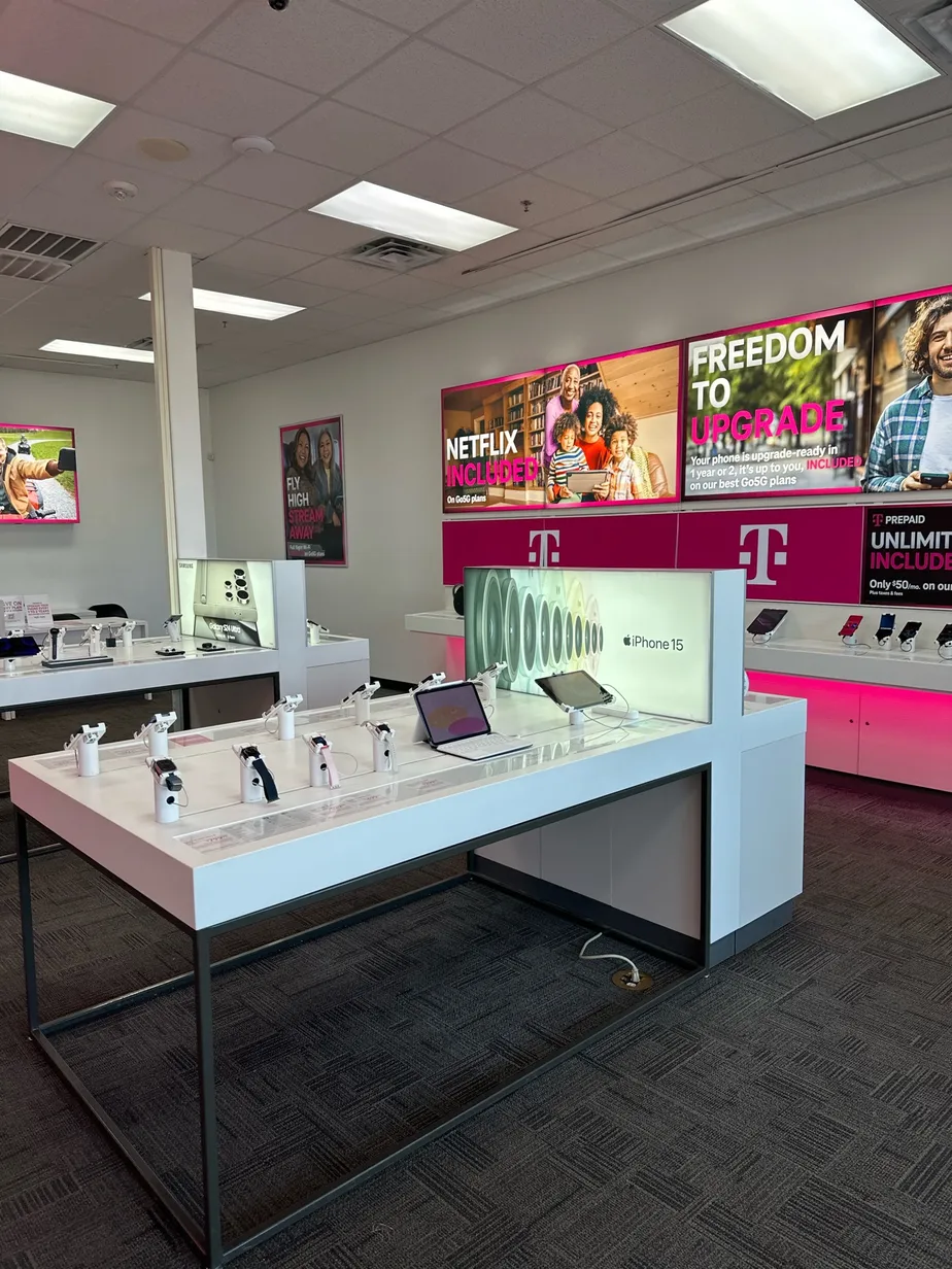  Interior photo of T-Mobile Store at Hwy 288 & TX 332, Lake Jackson, TX 