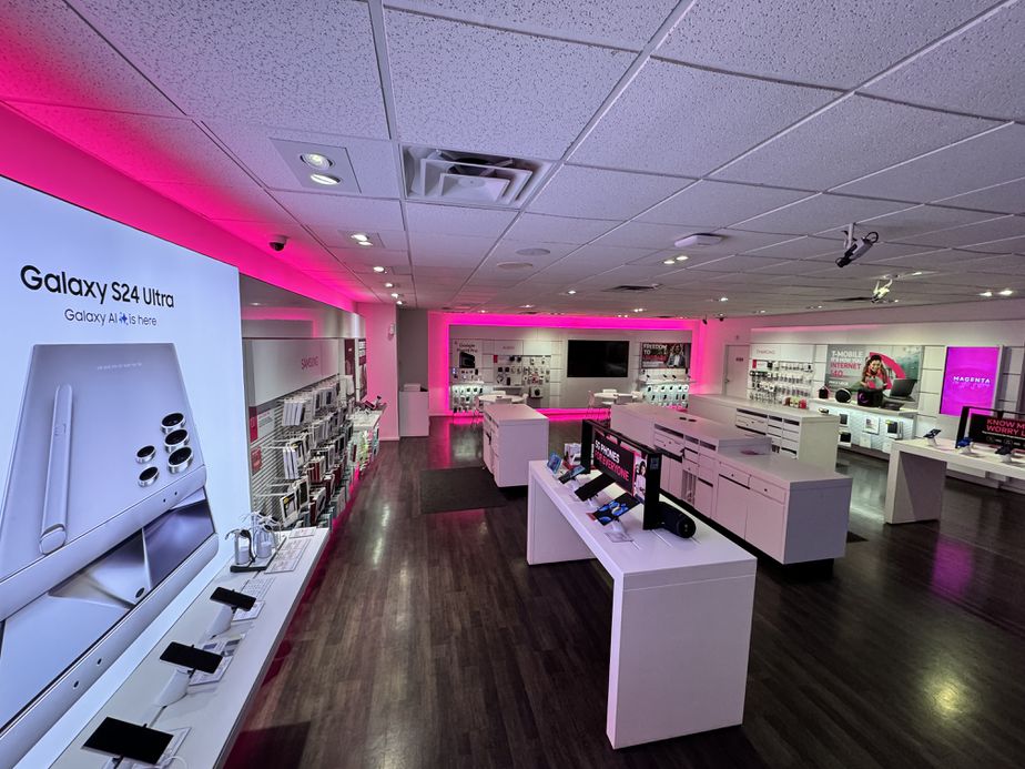 Interior photo of T-Mobile Store at N Dixie Hwy & Ring Rd, Elizabethtown, KY