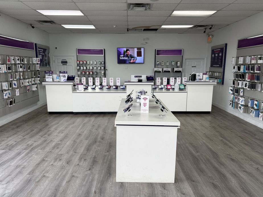Metro by T-Mobile 4002 New Rodgers Road - 4002 New Rodgers Road