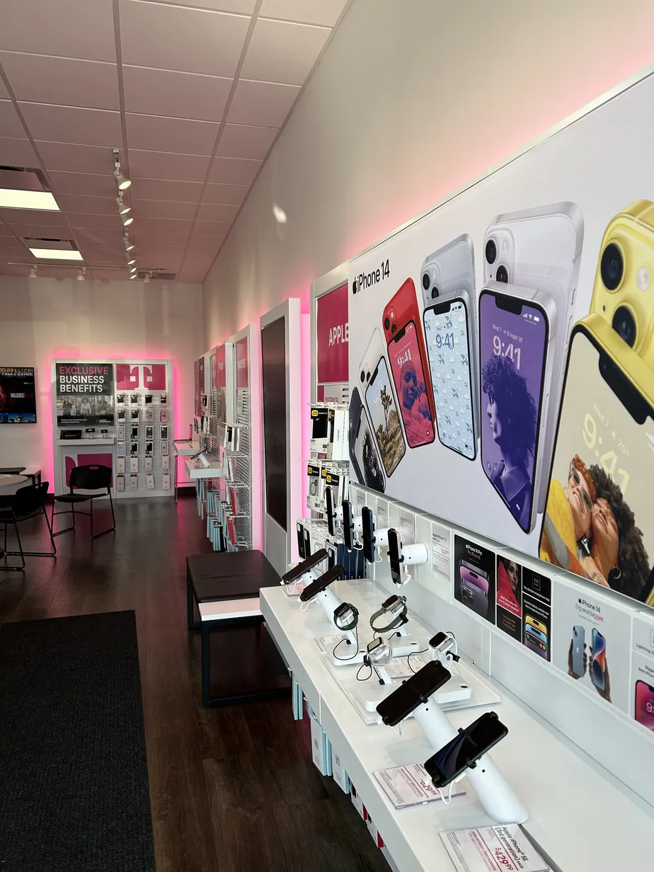 Interior photo of T-Mobile Store at Fenton - Silver Pkwy, Fenton, MI 