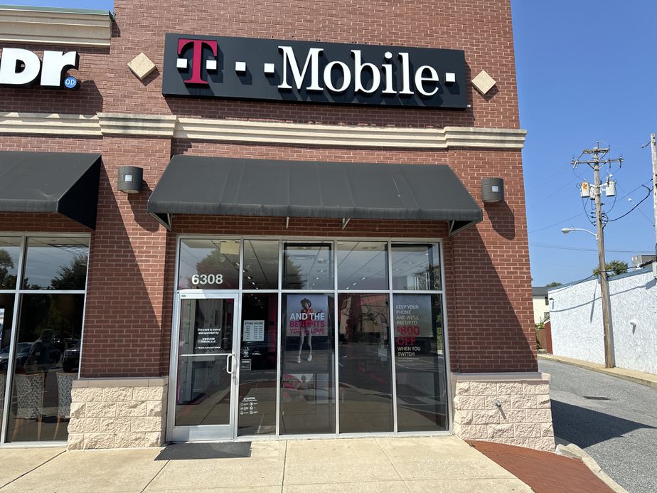 Exterior photo of T-Mobile Store at York Rd & Gittings Ave, Baltimore, MD
