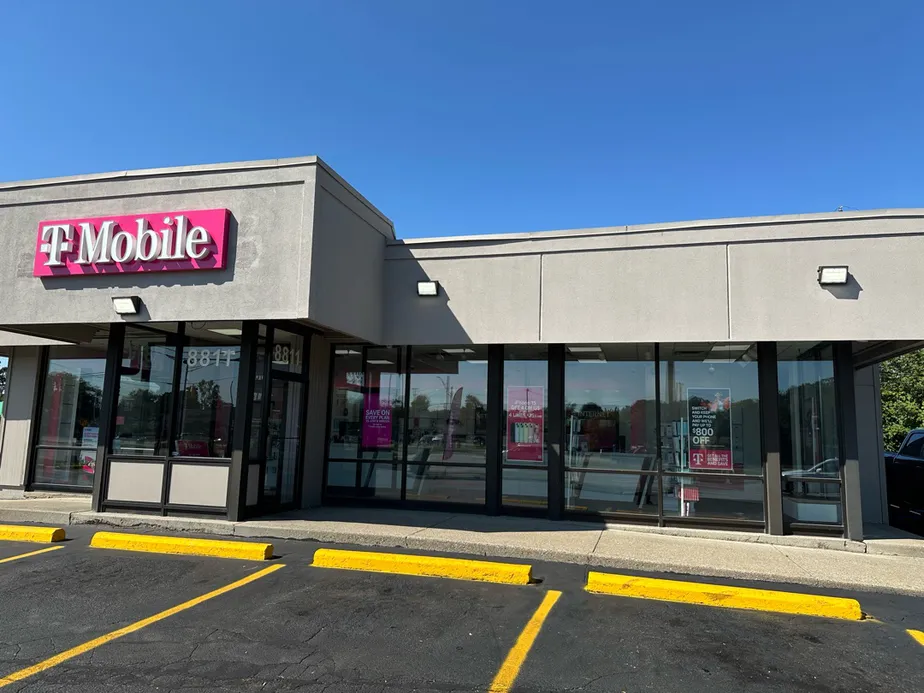 Exterior photo of T-Mobile Store at Telegraph & Joy Rd, Redford, MI 