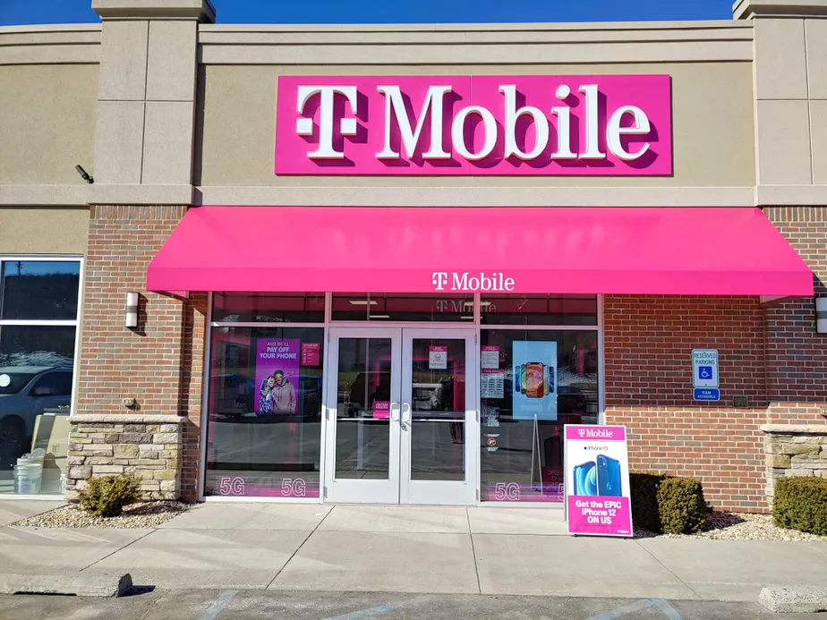 Foto del exterior de la tienda T-Mobile en Ny-23 & I-88, Oneonta, NY
