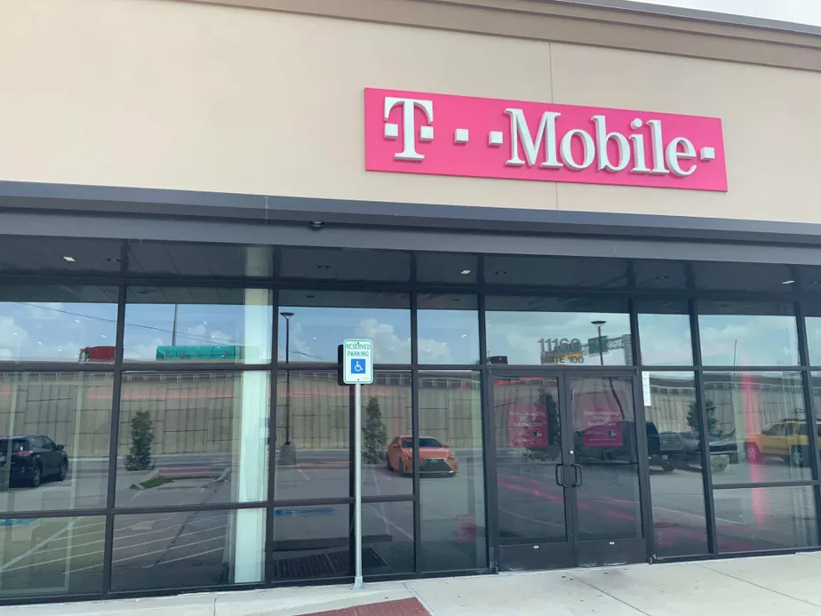 Exterior photo of T-Mobile store at Hwy 290 & 34th 4, Houston, TX