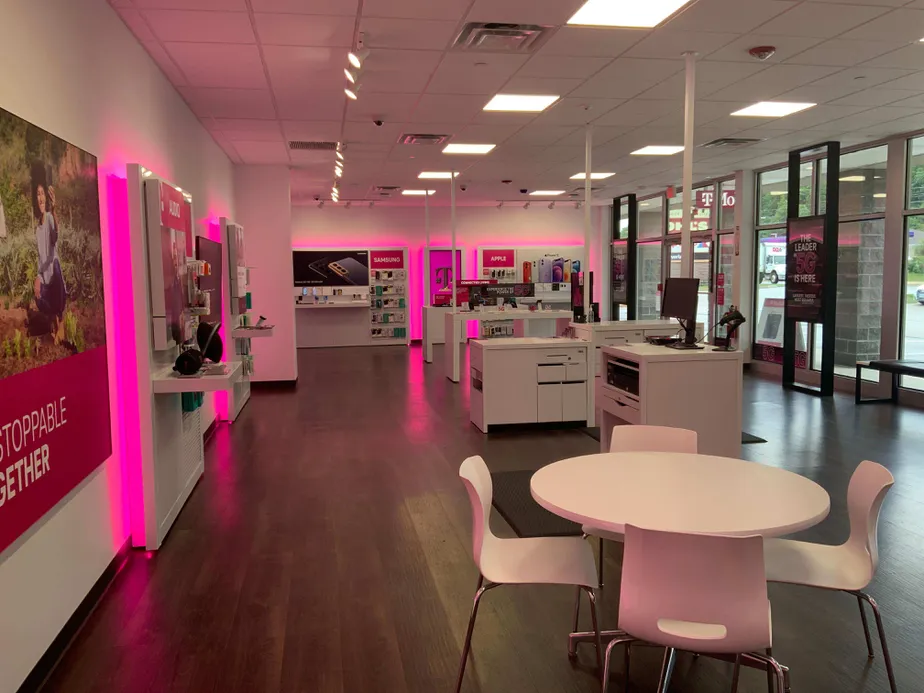  Interior photo of T-Mobile Store at Quality Dr & W River Rd, Hooksett, NH 