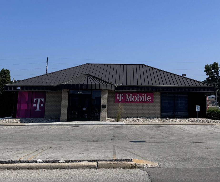 Exterior photo of T-Mobile Store at East Town, Green Bay, WI